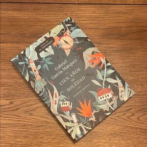 Cien Años de Soledad Book